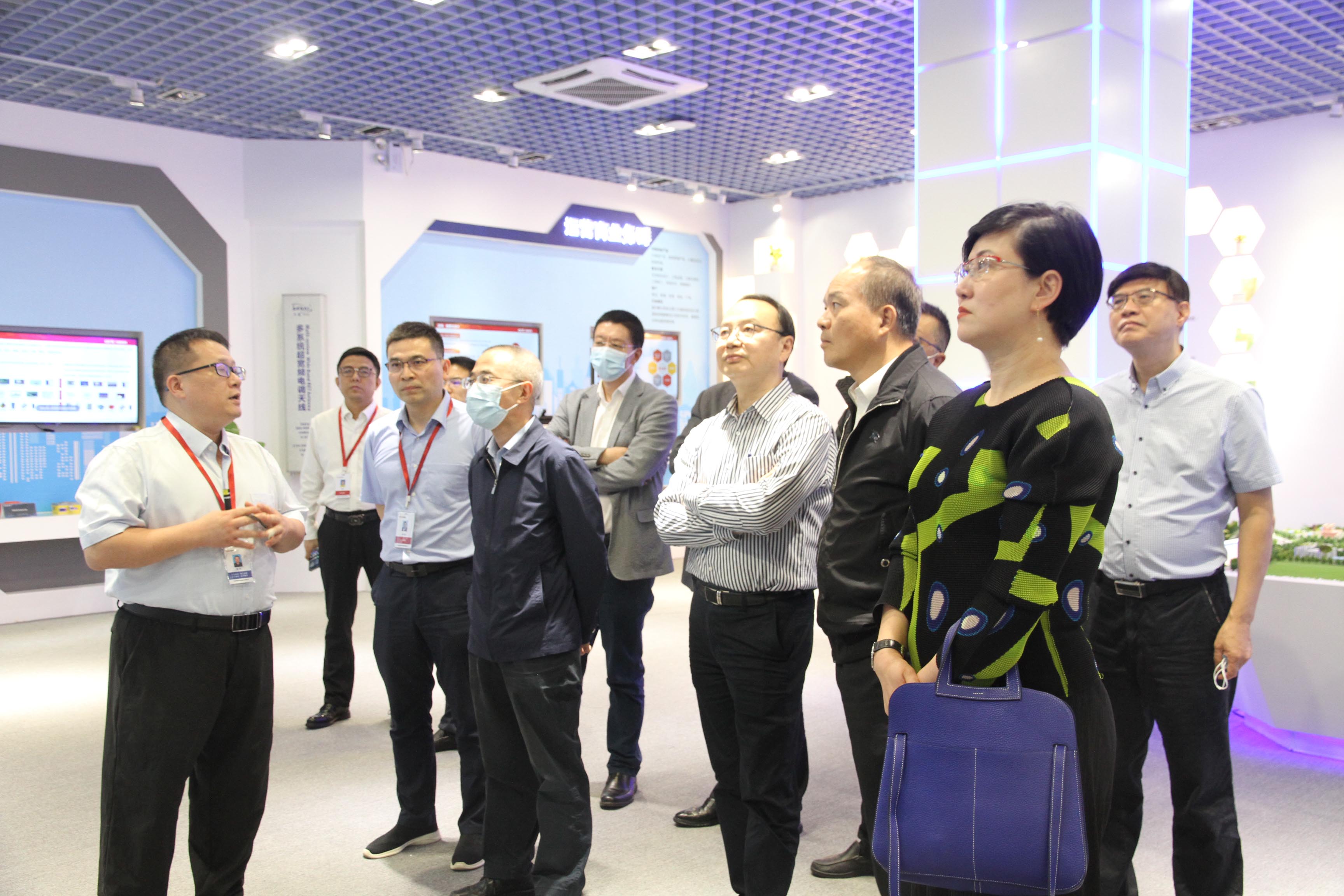 1683614403806902.jpg 参观展厅(小格式).jpg